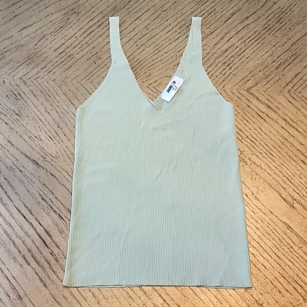 Sagew green ribbed v neck tank top size S New only tried on.